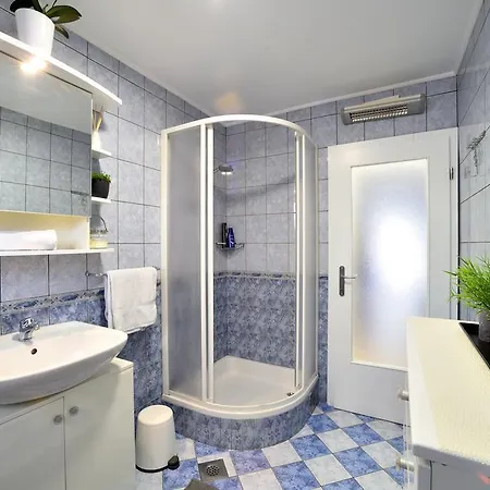 Lola Apartment