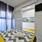 Lola Apartment Split